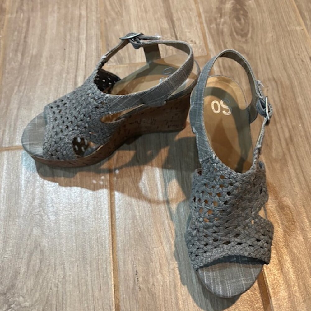 SO Women's Bundle Gray and Red Wedge Sandals Size 5.5